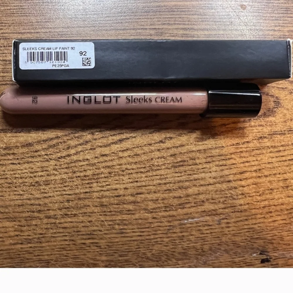 NWT Inglot Sleeks Cream Lip Paint/Rouge#92